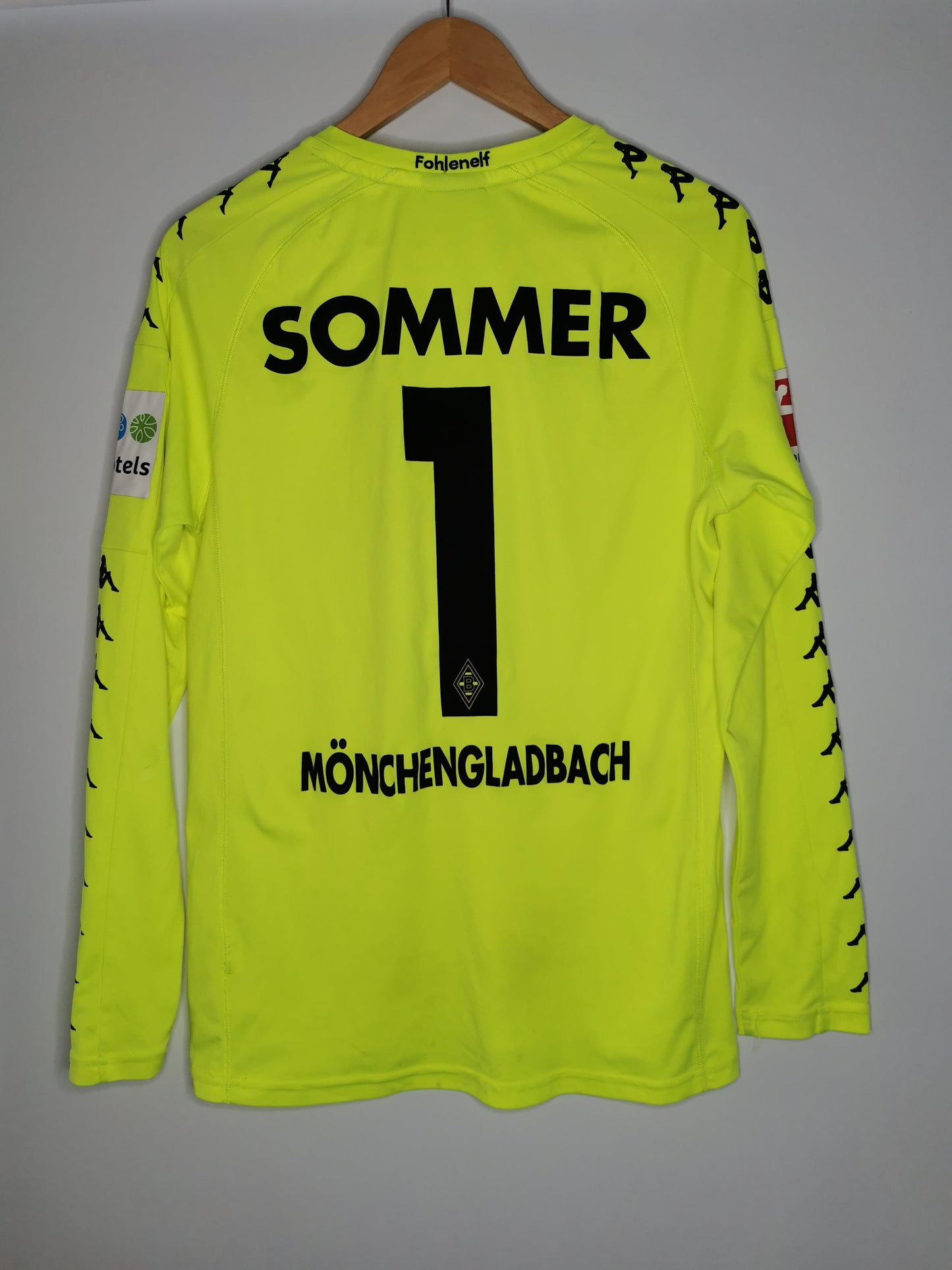 2017 Borussia Monchengladbach Goalkeeper Long Sleeve 'Sommer 1', Small